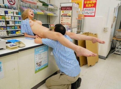 Đứa con gái tự cao tự đại của ông chủ cửa hàng dâm đã bị cưỡng hiếp