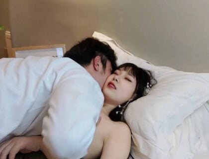 Kéo váy cô gái mới quen vào khách sạn và phục vụ cả đêm