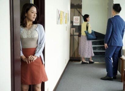 Bất kể lúc nào, ở đâu, cô hàng xóm mới luôn muốn 