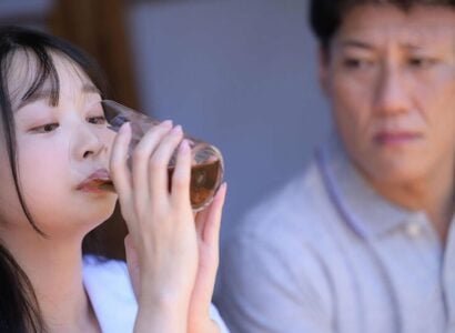 Chú liên chuốc cháu gái thuốc kích dục vì ghen tức